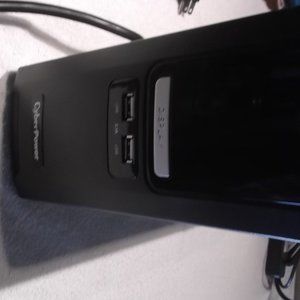 CyberPower Power Battery Saver 2.1 A Model CST135XLU 120V-12A USB Power DC5